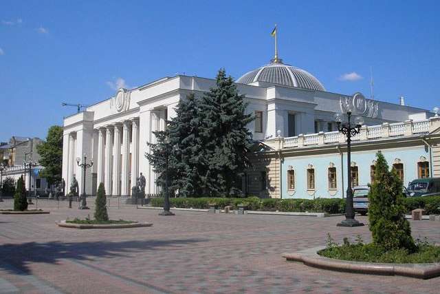 Голови фракцій Верховної Ради в понеділок візьмуться за конституційну кризу