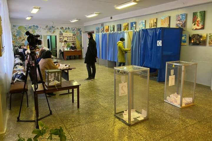 ЦВК: у Чернівцях обирати мера прийшло менше чверті виборців 