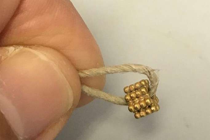 У Єрусалимі хлопчик знайшов золоту намистину, якій три тисячі років