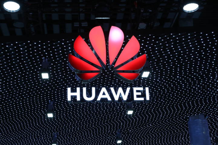 Google заблокувала смартфонам Huawei доступ до власних продуктів
