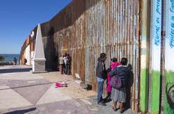 Трамп хоче добудувати стіну з Мексикою до інавгурації Байдена