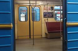 Експериментальні поручні встановлені на двох середніх дверях вагона
