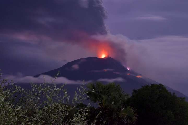 В Індонезії активізувався вулкан: евакуйовано вже понад 4,5 тисячі осіб
