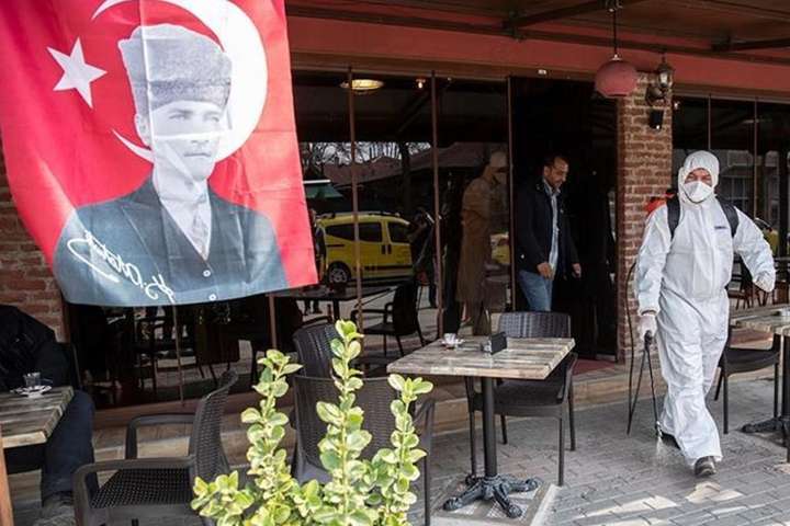 Повна ізоляція: у Туреччині заборонили виходити на вулицю у вихідні 