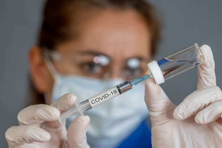 Україна завершить масову вакцинацію від коронавірусу до кінця 2021 року