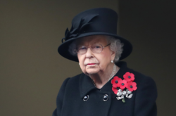 Слуга Єлизавети II вкрав речі з палацу і продавав на eBay