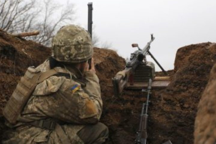 Окупанти на Донбасі обстріляли українських військових біля Катеринівки