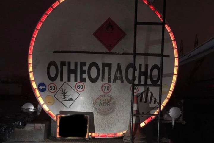 У ємностях, заявлених до митного оформлення, було паливо - Київські митники викрили незаконну схему ввезення палива на 57 млн грн