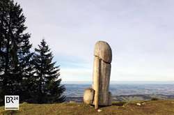  Никто не знает, как статуя появилась, но местные жители ее очень любят 