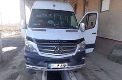 Контрабандист втратив свій Mercedes разом із захованими у ньому сигаретами