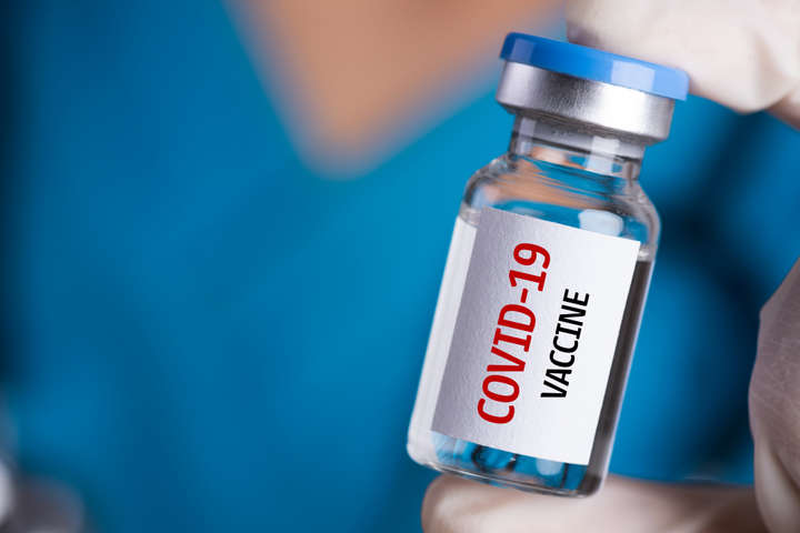 Євросоюз вважає, що Британія дуже швидко схвалила вакцину проти Covid-19