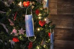  На різдвяні святкування в Іспанії вдома зможуть зібратись не більше 10 осіб 