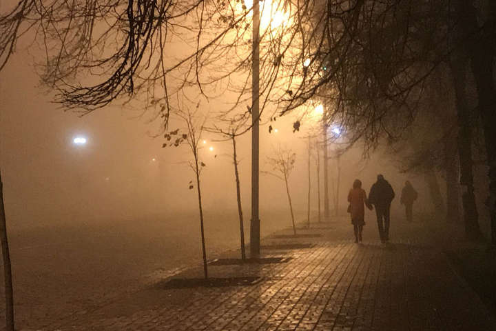 У Києві оголошено перший рівень небезпеки: на місто опускається туман