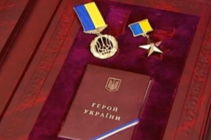 Зеленський присвоїв посмертно звання Героя України бійцю «Айдару»
