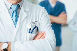 Краще мати «кишенькового» патологоанатома, який фактично дублюватиме клінічний діагноз померлого хворого, – заявила фахівчиня