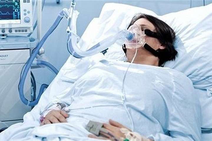 У «ковідних» лікарнях Києва понад тисяча хворих у важкому стані