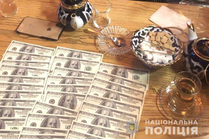 У Києві затримали групу осіб за вимагання $14 тис. «боргу» (фото)
