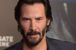 Помолодевший Киану Ривз ошеломил фанаток (видео)