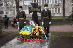 На Подолі відкрили пам’ятник знак загиблим на Донбасі захисникам (фото)