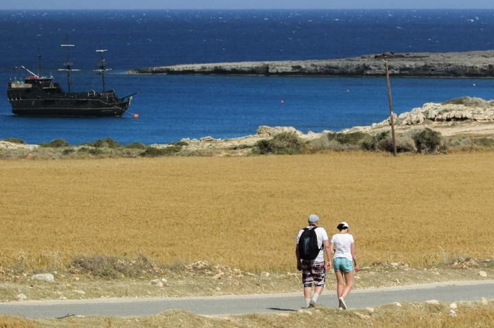 Кіпр пускатиме вакцинованих від коронавірусу туристів без тесту