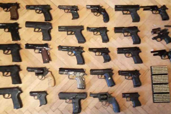 На Дніпропетровщині правоохоронці викрили транснаціональних торговців зброєю (фото)