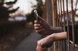 Иностранец через сайт знакомств выдурил у женщин более миллиона гривен 