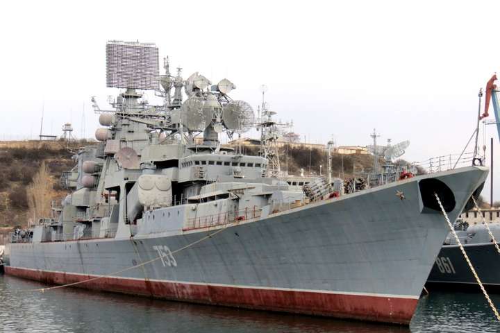 Російські окупанти розлили нафту в Севастопольській бухті