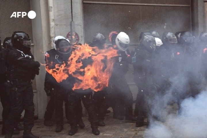 У Парижі сталися сутички між правоохоронцями і учасниками акції проти поліції