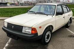 Простоял 29 лет в гараже: в Украине обнаружили Москвич-2141 в идеальном состоянии