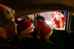 Як світ готується до Нового року під час пандемії коронавірусу. Фоторепортаж