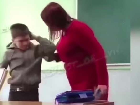 Какое ты имеешь право: на Львовщине учительница при всех избила школьника (видео)