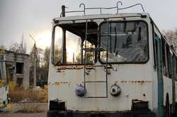 В мережі показали, як на окупованій Донеччині гниють старі тролейбуси (фото)