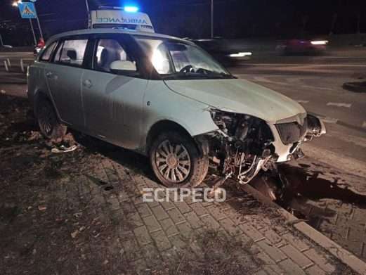 ДТП в Деснянском районе: таксист умер во время езды и автомобиль стал неуправляем