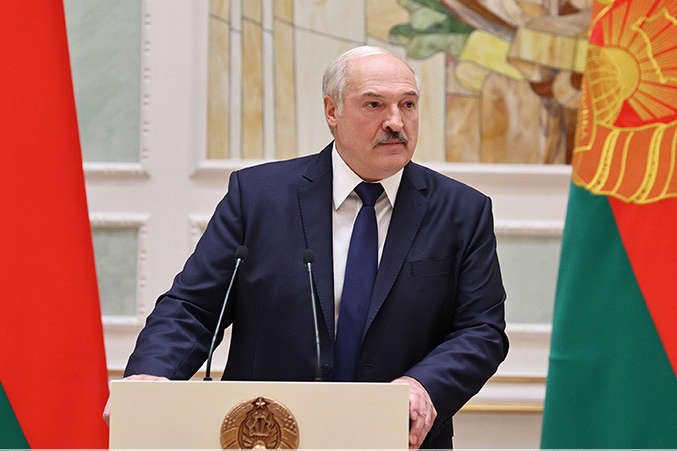 Лукашенко розповів, що він зробить з «дармоїдами» і «неробами»