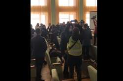 На сесії Сумської райради побилися депутати (відео)