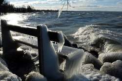 Синоптики попередили про пориви вітру 25-30 м/с та високі хвилі