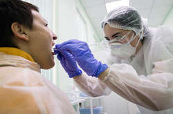 Тестування на коронавірус роблять хворим, контактним особам і людям із групи ризику