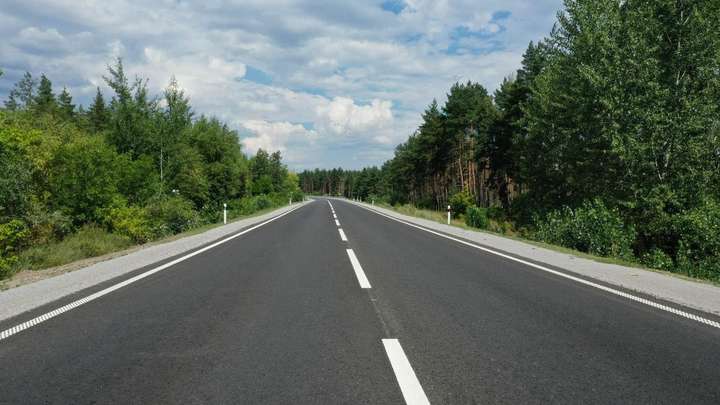 Кожна гривня, вкладена в українські дороги, повертає в економіку в три рази більше, – експерти