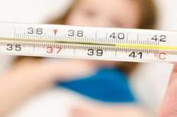 Треба стежити за температурою, яка сатурація на пульсоксиметр, який пульс, яка частота дихання, наскільки пацієнт активний, - лікар