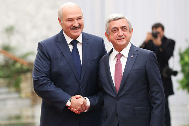«Алієв дасть тобі 5 млрд доларів за Карабах». У мережу злили розмову лідерів Вірменії та Білорусі