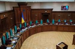 Конституційний суд відновив роботу після хвороби суддів
