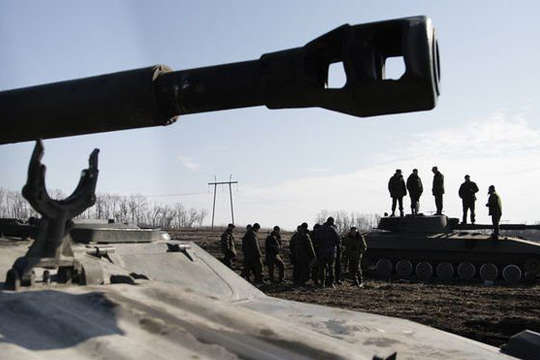 Окупанти стягують танки та артилерію на Донбасі 