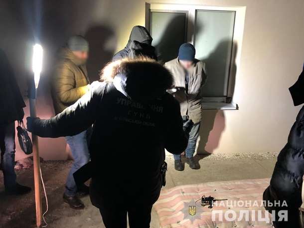 Под Киевом преступники открыли стрельбу по копам (видео)