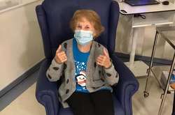  Маргарет Кинан: не бойтесь вакцины, если я смогла уколоть ее в свои 90 лет, то и вы сможете 
 Фото: NHSEngland 