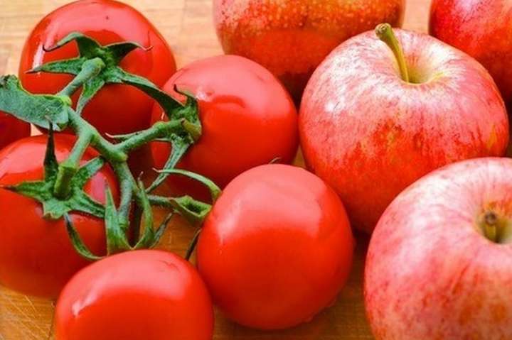 Росія заборонила імпорт томатів та яблук з Азербайджану