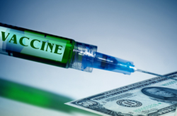 Робити щеплення громадян будуть безкоштовно. Першими вакцину отримають медики