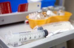 Вакцина від коронавірусу AstraZeneca завершила випробування