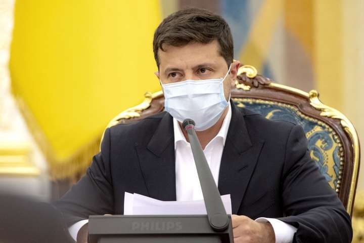 Зеленський просить Раду поки не чіпати його законопроєкт про Конституційний суд 