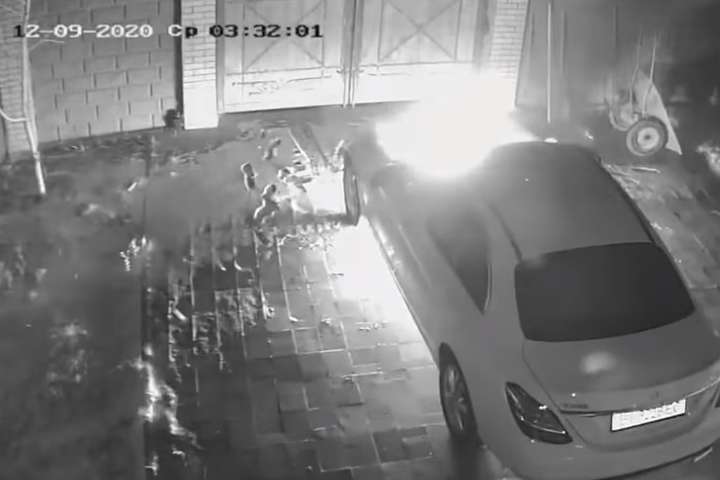 Підпал автівки депутата і дзюдоїста Зантараї потрапив на відео