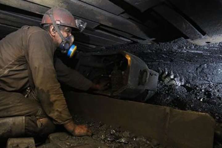 На Львівщині понад 30 шахтарів не виходять на поверхню через заборгованість із зарплати